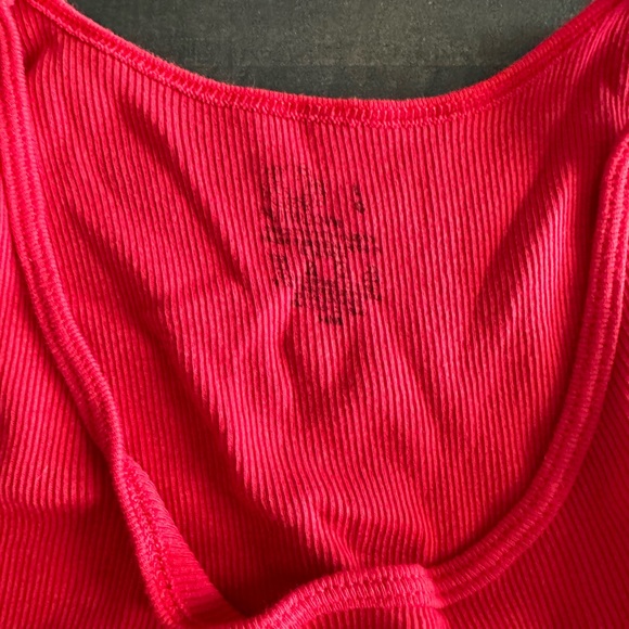 4 pack colored men’s under tanks/tank tops - Picture 3 of 3